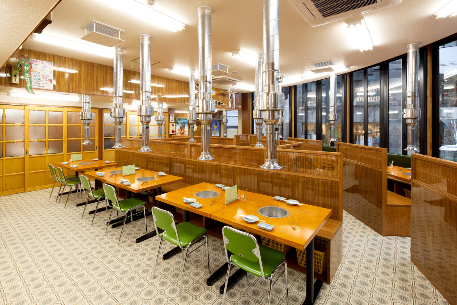 あじよし岐阜玉宮本店のテーブル席